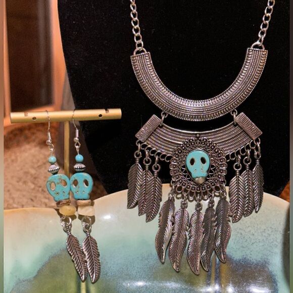 Handcrafted Turquoise & Silver Tone Tribal Skull Necklace + Matching Ear… - Picture 2 of 3